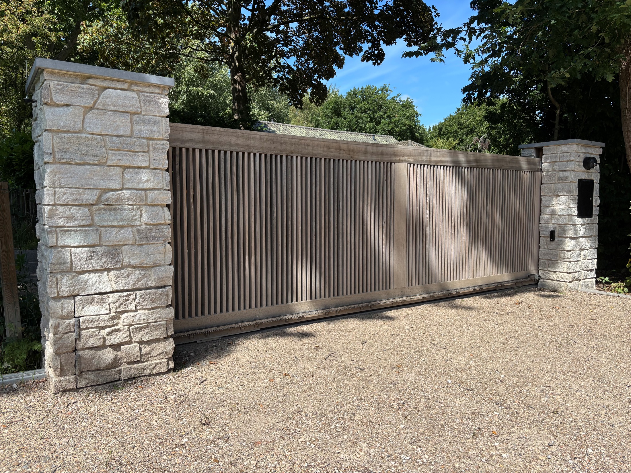 ruimte besparende schuifpoort